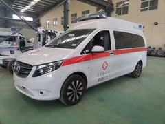 奔驰航空舱监护型救护车