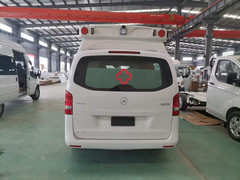 奔驰航空舱监护型救护车