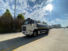 新款重汽豪沃绿化喷洒车