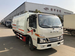 江淮骏铃护栏清洗车