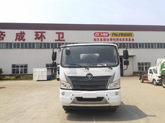 福田瑞沃工程版3900轴距勾臂垃圾车