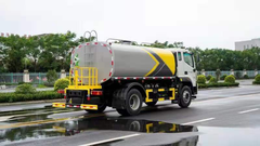 福田领航14方洒水车