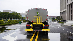 福田领航14方洒水车
