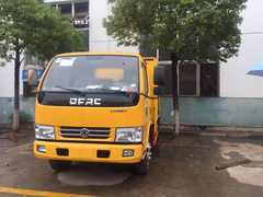 蓝牌东风小多利卡污水处理车