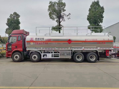 解放J6L前四后八31.2方油罐车
