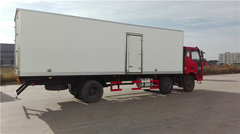 解放J6小三轴7.6米冷藏车