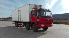 解放J6小三轴7.6米冷藏车