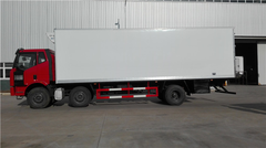 解放J6小三轴7.6米冷藏车