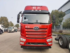 解放前四后八26.3方铝合金运油车