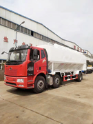 解放小三轴30方散装饲料车