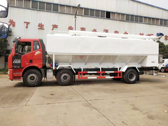 解放小三轴30方散装饲料车