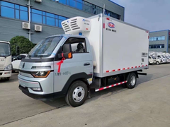 豪沃新款智相3.8米冷藏车