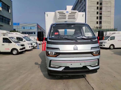 豪沃新款智相3.8米冷藏车