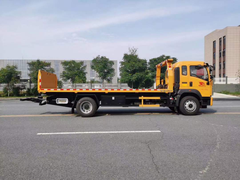 重汽豪沃G5X国六黄牌清障车，八吨上装