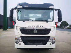 重汽豪沃国六12方绿化喷洒车