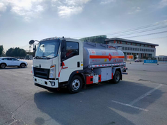 重汽豪沃国六6.2方油罐车