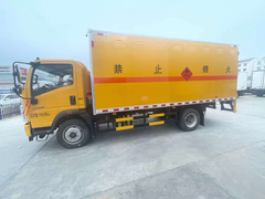 重汽豪沃国六易燃液体厢式运输车
