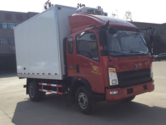 重汽豪沃排半3.8米冷藏车