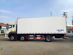 重汽豪翰豪沃系列小三轴9.45米冷藏车